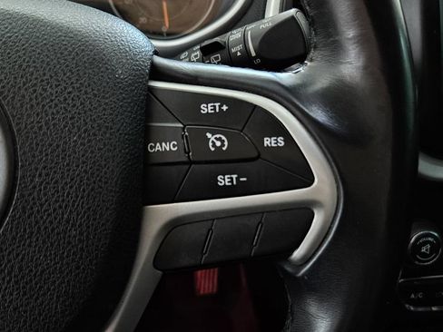 Used 2017 Jeep Cherokee Trailhawk w/ Comfort/Convenience Group AWD/4WD image 12
