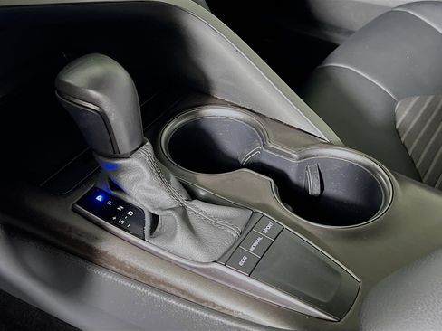 Used 2024 Toyota Camry SE image 23