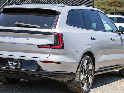 New 2025 Volvo EX90 Ultra image 6