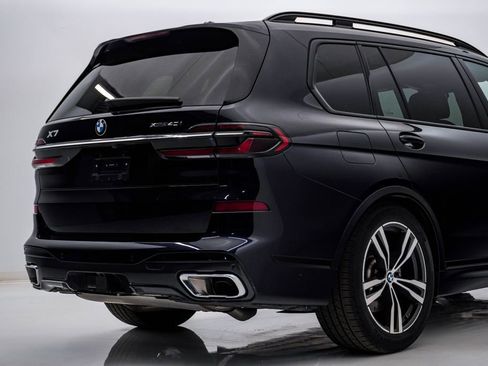 Used 2024 BMW X7 xDrive40i w/ M Sport Package image 11