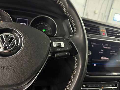 Used 2021 Volkswagen Tiguan SE image 23