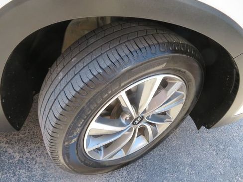 Used 2020 Hyundai Santa Fe SEL w/ Convenience Package FWD image 12
