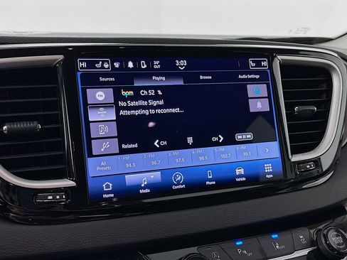 Certified 2024 Chrysler Pacifica Touring-L image 23