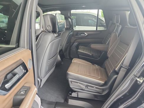 Certified 2025 GMC Yukon Denali Ultimate w/ LPO, Floor Liner Package AWD/4WD image 25