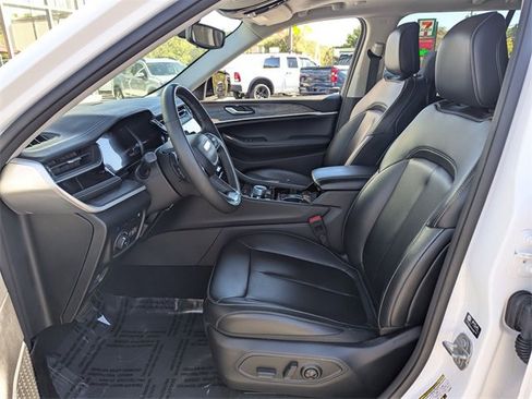 Used 2023 Jeep Grand Cherokee 4WD 4xe w/ Luxury Tech Group II image 8