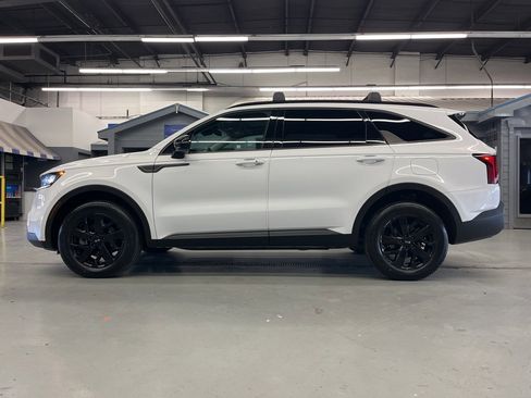 Used 2021 Kia Sorento S w/ Panoramic Sunroof Package image 4