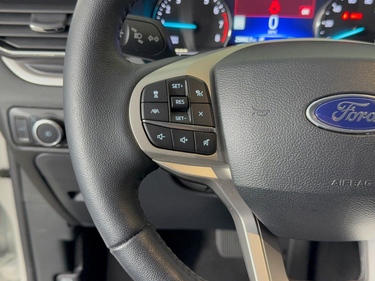 Used 2023 Ford Explorer XLT w/ Equipment Group 202A RWD image 18