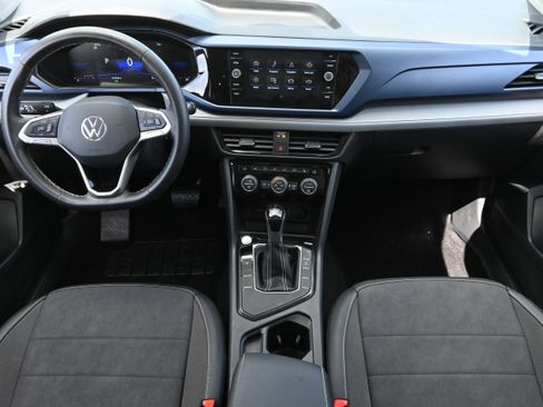 Used 2024 Volkswagen Taos SE FWD image 16