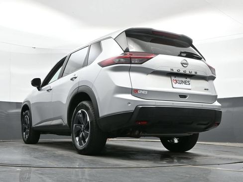 Used 2025 Nissan Rogue SV AWD/4WD image 48