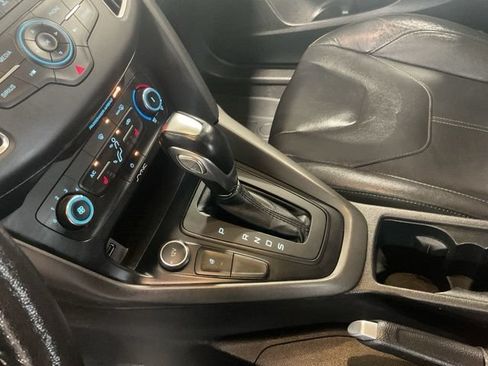 Used 2016 Ford Focus SE w/ Equipment Group 201A FWD image 11