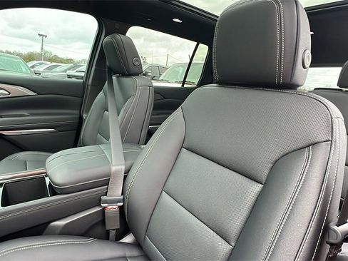 New 2026 Chevrolet Traverse LT w/ Sun and Wheel Package image 15