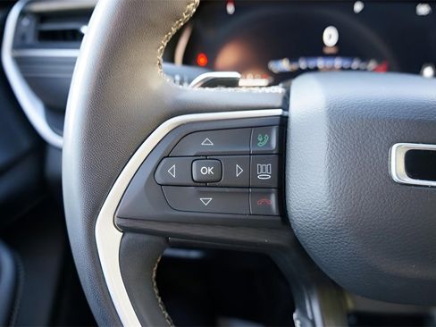 Used 2023 Jeep Grand Cherokee L Laredo image 22