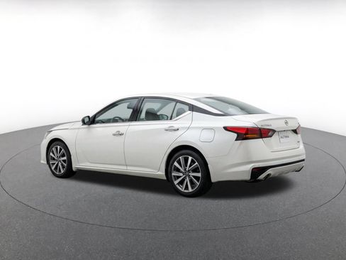Used 2025 Nissan Altima 2.5 SV FWD image 7
