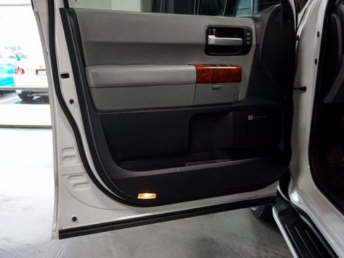Used 2022 Toyota Sequoia Platinum AWD/4WD image 15