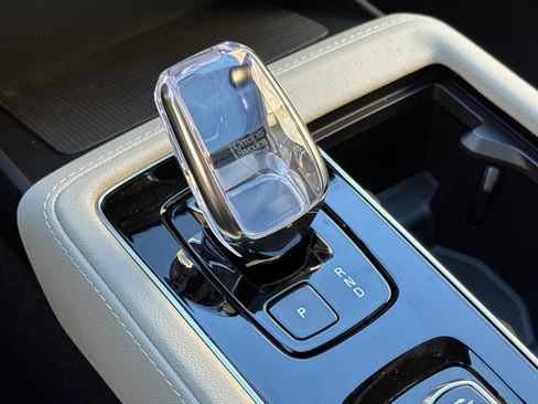 New 2026 Volvo XC90 T8 Ultra w/ Protection Package Premier image 25