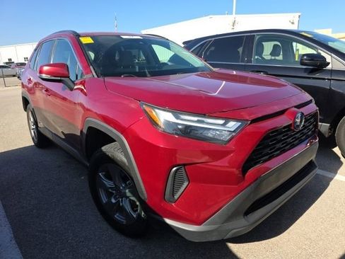 Used 2022 Toyota RAV4 XLE w/ Convenience Package image 7