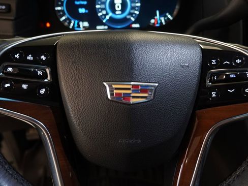 Used 2019 Cadillac Escalade Luxury AWD/4WD image 8