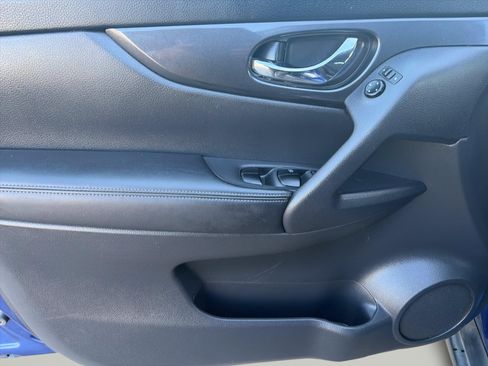Used 2017 Nissan Rogue SV FWD image 8