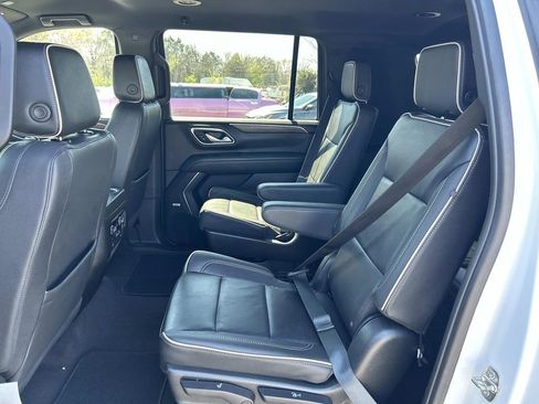 Used 2023 Chevrolet Suburban Premier image 21