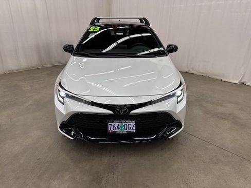 Used 2025 Toyota Corolla SE image 2