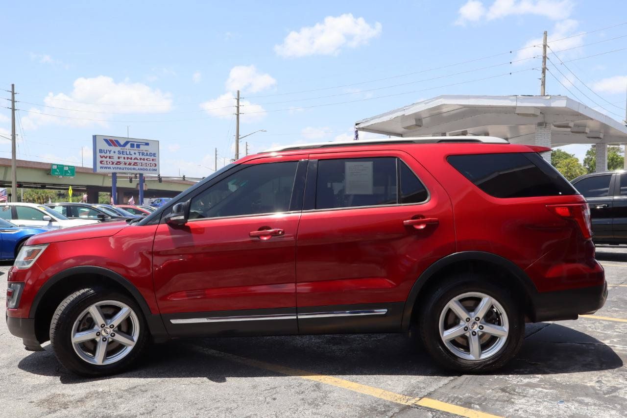Used 2017 Ford Explorer XLT w/ Equipment Group 202A AWD/4WD image 6