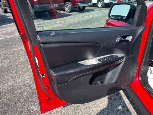 Used 2015 Dodge Journey SXT w/ Flexible Seating Group image 19