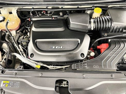 Used 2017 Chrysler Pacifica Touring-L Plus FWD image 29