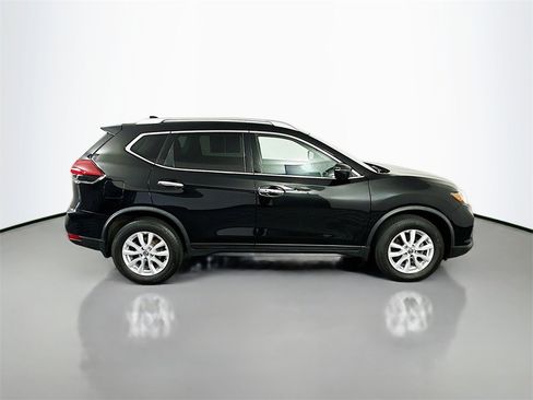 Used 2019 Nissan Rogue SV image 8