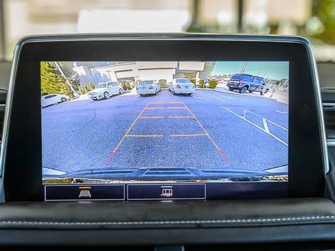 Used 2021 Chevrolet Suburban LT image 22