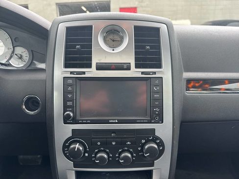 Used 2010 Chrysler 300 Limited RWD image 17