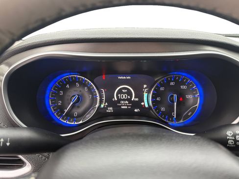 Used 2018 Chrysler Pacifica Limited image 11