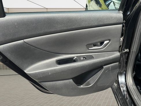Certified 2024 Hyundai Elantra Limited FWD image 21