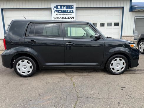 Used 2012 Scion xB FWD image 2