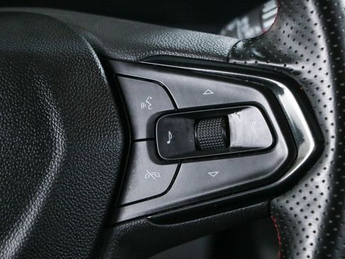 Used 2025 Chevrolet Trax RS w/ Sunroof Package FWD image 14