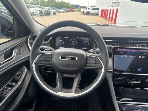 Used 2023 Jeep Grand Cherokee L Limited w/ Black Appearance Package AWD/4WD image 27