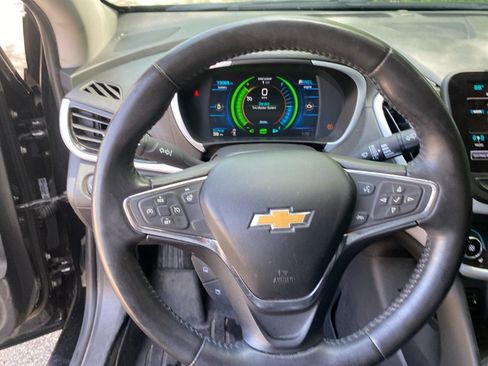 Used 2017 Chevrolet Volt LT w/ Comfort Package FWD image 11