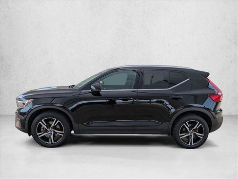 Used 2023 Volvo XC40 B5 Plus w/ Driver Assist Package AWD/4WD image 9