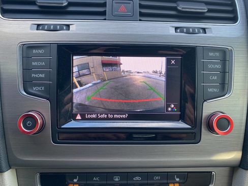 Used 2015 Volkswagen Golf TDI SE image 16