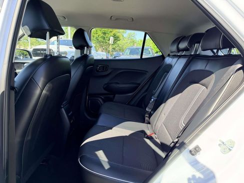Used 2025 Hyundai Venue Limited FWD image 22