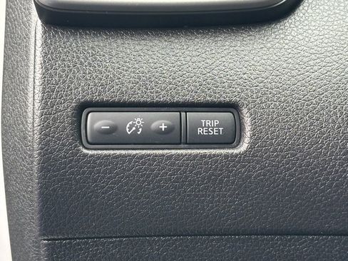 Used 2014 Nissan Rogue SL image 23