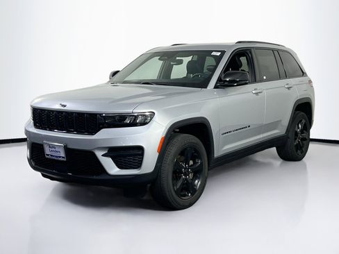 Used 2023 Jeep Grand Cherokee Altitude image 1