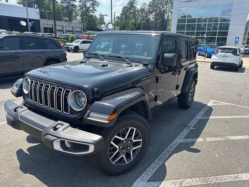 Used 2025 Jeep Wrangler Unlimited Sahara AWD/4WD image 1