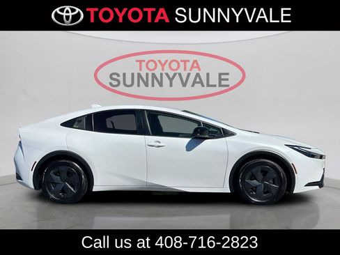 Used 2024 Toyota Prius LE image 9