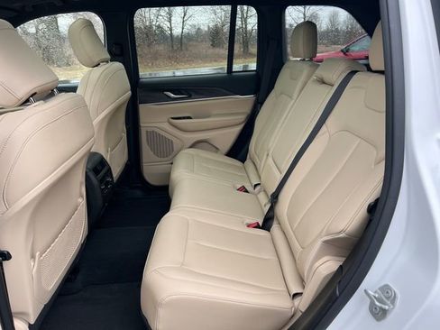 Certified 2023 Jeep Grand Cherokee Limited image 5