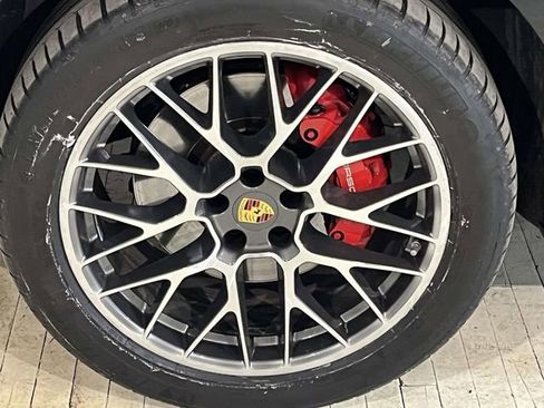 Certified 2018 Porsche Macan Turbo image 11