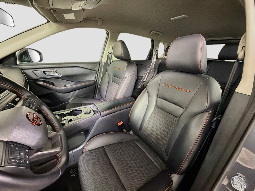 Used 2025 Nissan Rogue SV AWD/4WD image 14