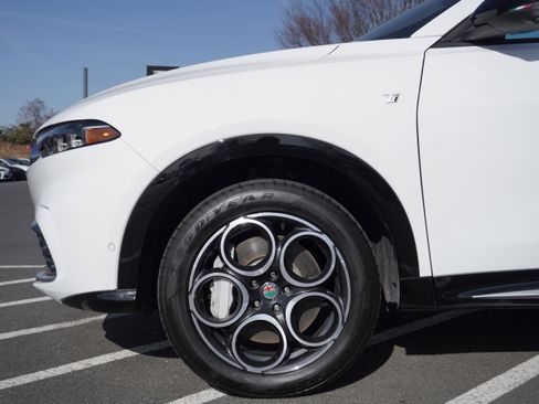 Used 2024 Alfa Romeo Tonale Ti image 11