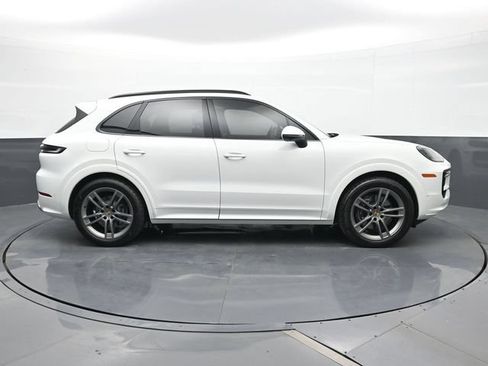 Certified 2025 Porsche Cayenne AWD/4WD image 23