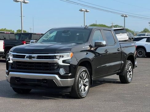 Used 2024 Chevrolet Silverado 1500 LT AWD/4WD image 43
