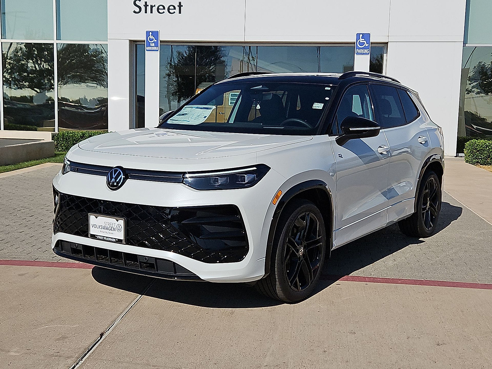 New 2026 Volkswagen Tiguan SE R-Line FWD image 5